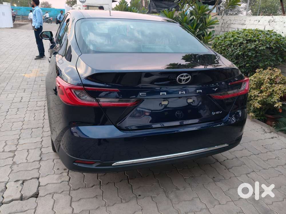 2026 2.5 Hybrid — ₹42.5L on OLX