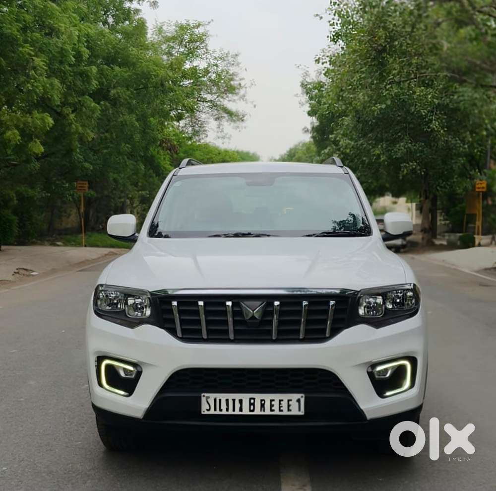 2025 2.0 Z2 Petrol MT 7 Str — ₹14.6L on OLX
