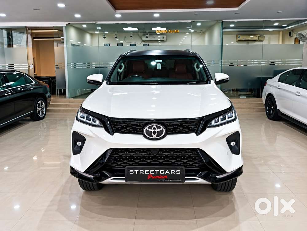 2022 4X2 AT 2.8 Legender — ₹41.8L on OLX