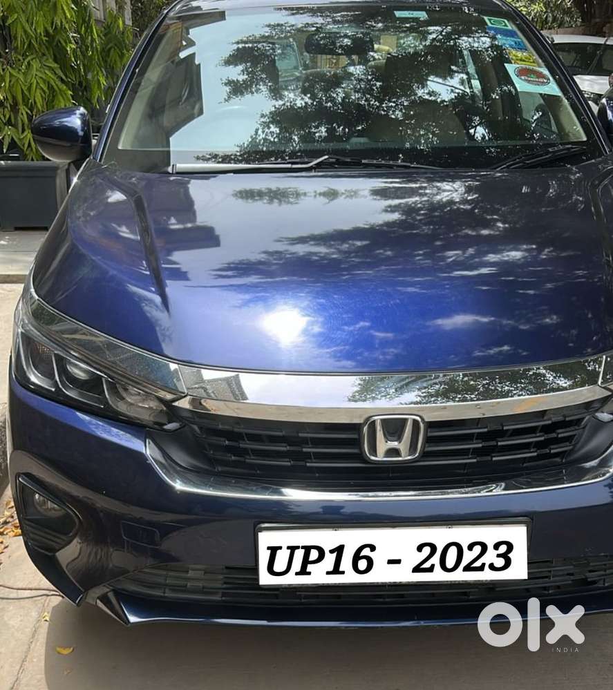 2023 V Petrol CVT — ₹7.95L on OLX