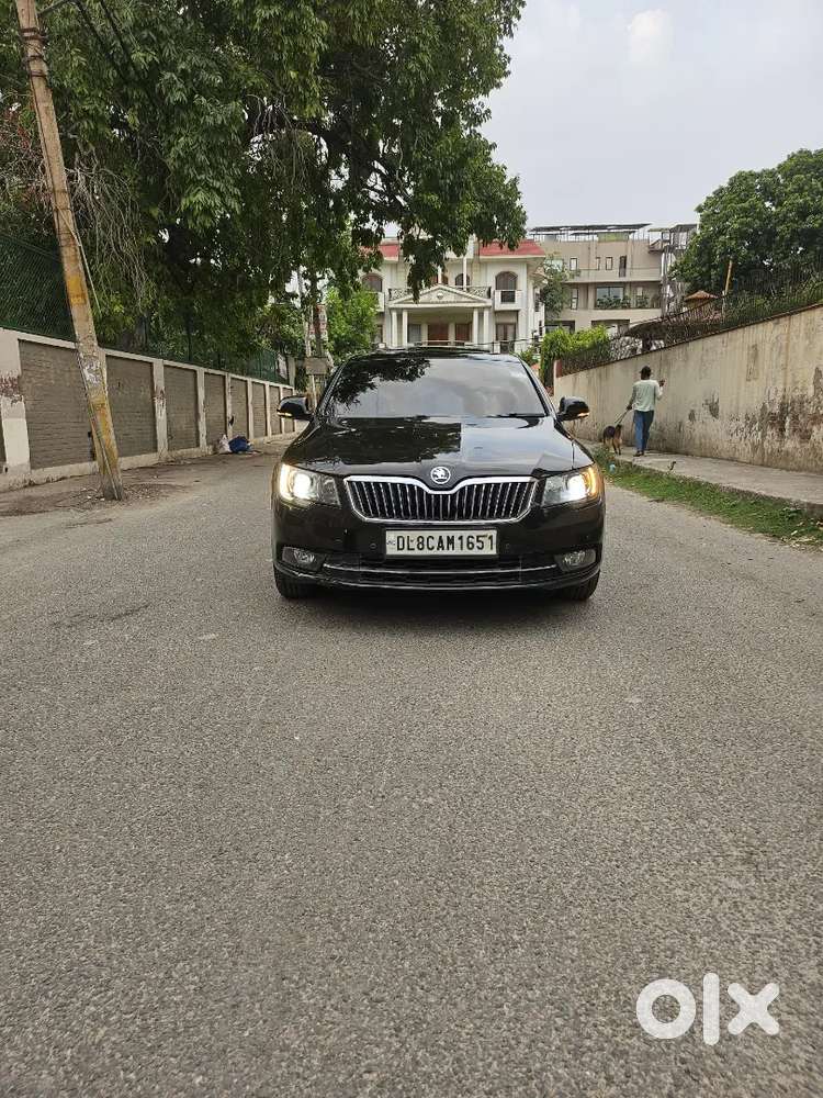 2015 Superb iV (PHEV) — ₹4.65L on OLX