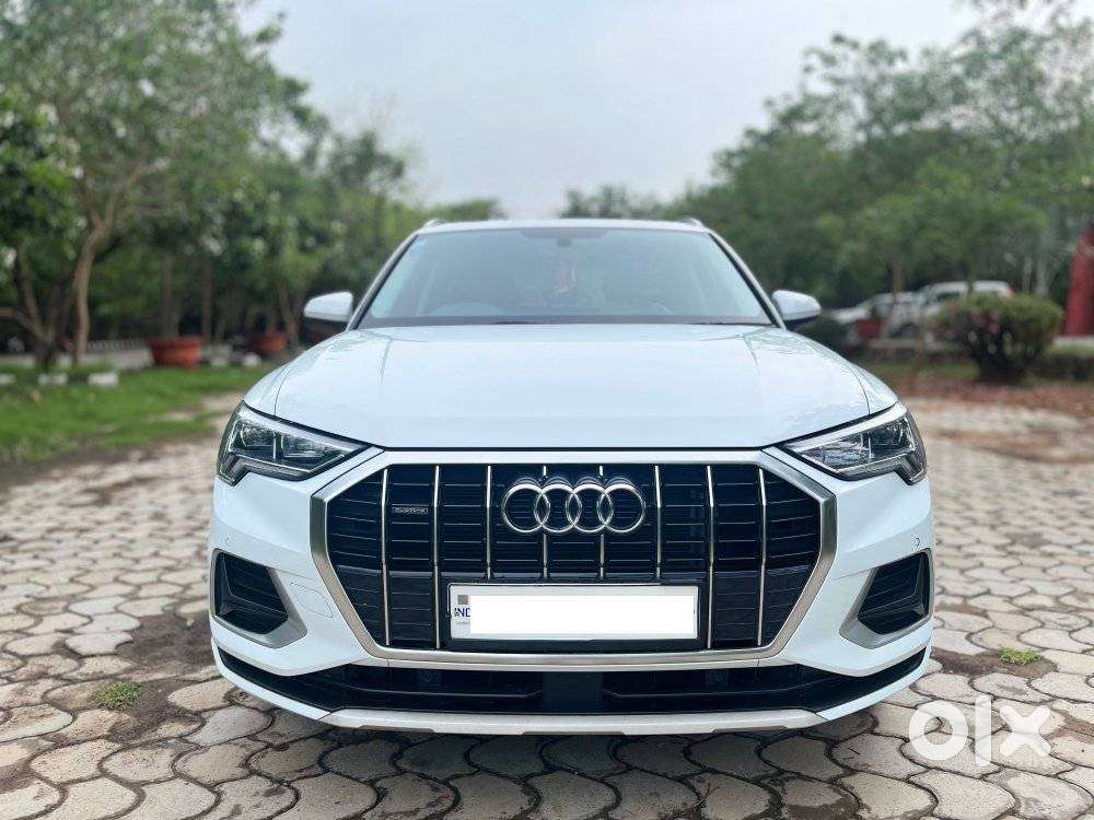 2024 40 TFSI Technology — ₹33.9L on OLX