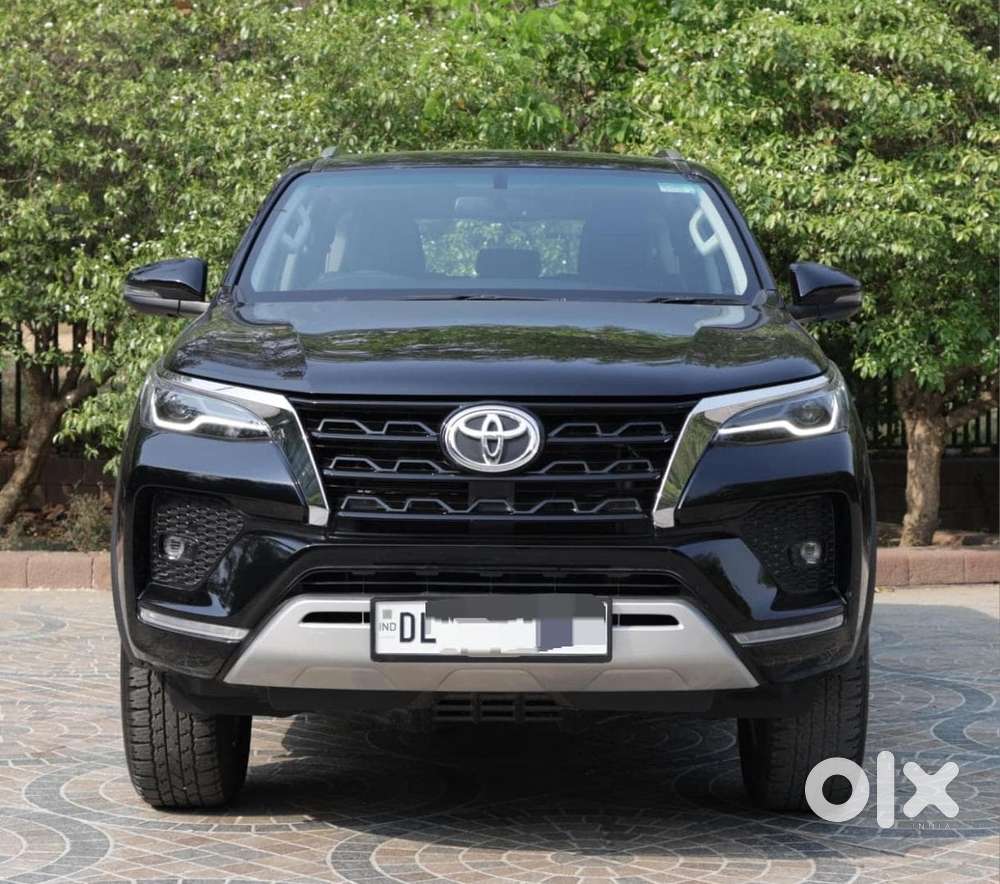 2026 4X2 AT 2.7 Petrol — ₹38.5L on OLX