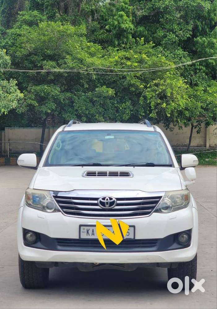 2012 [2021-ongoing] 2.8 2WD Diesel MT — ₹11.3L on OLX