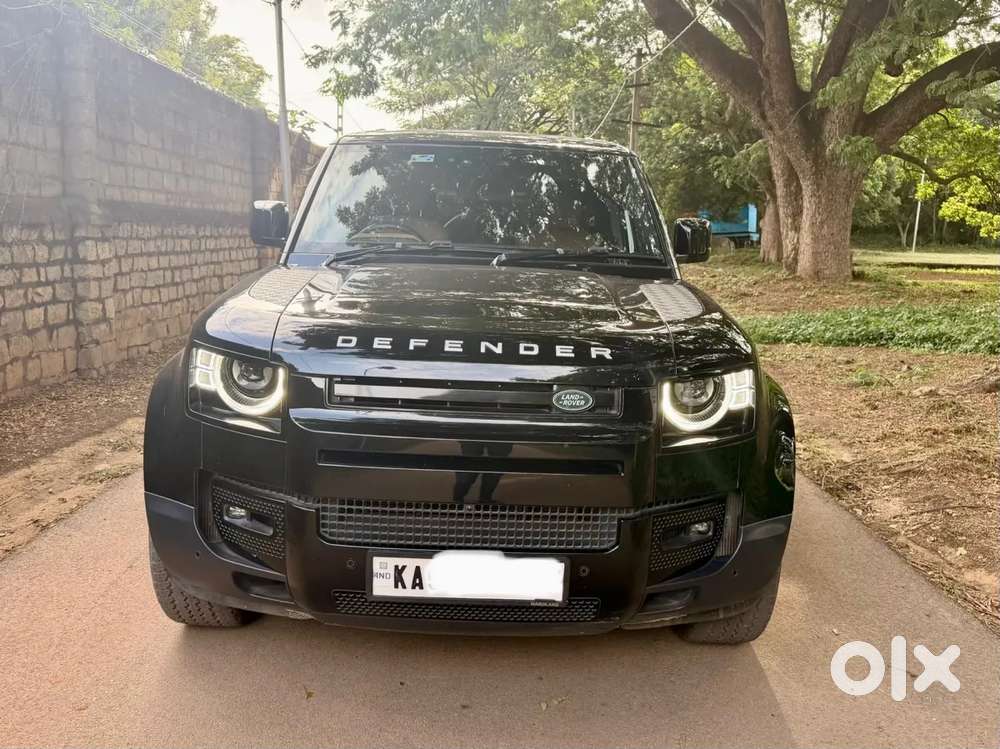 2024 Land Rover Defender, 2024, Petrol — ₹1.1 Cr on OLX