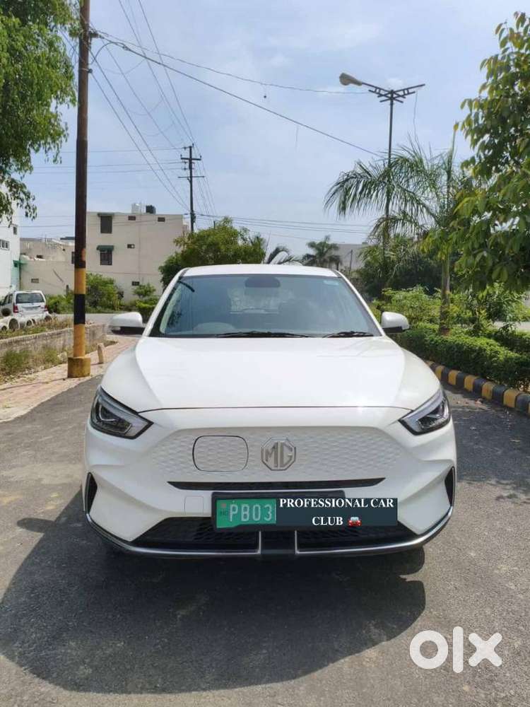 2025 mg-zs-ev-1-exclusive — ₹13.4L on OLX