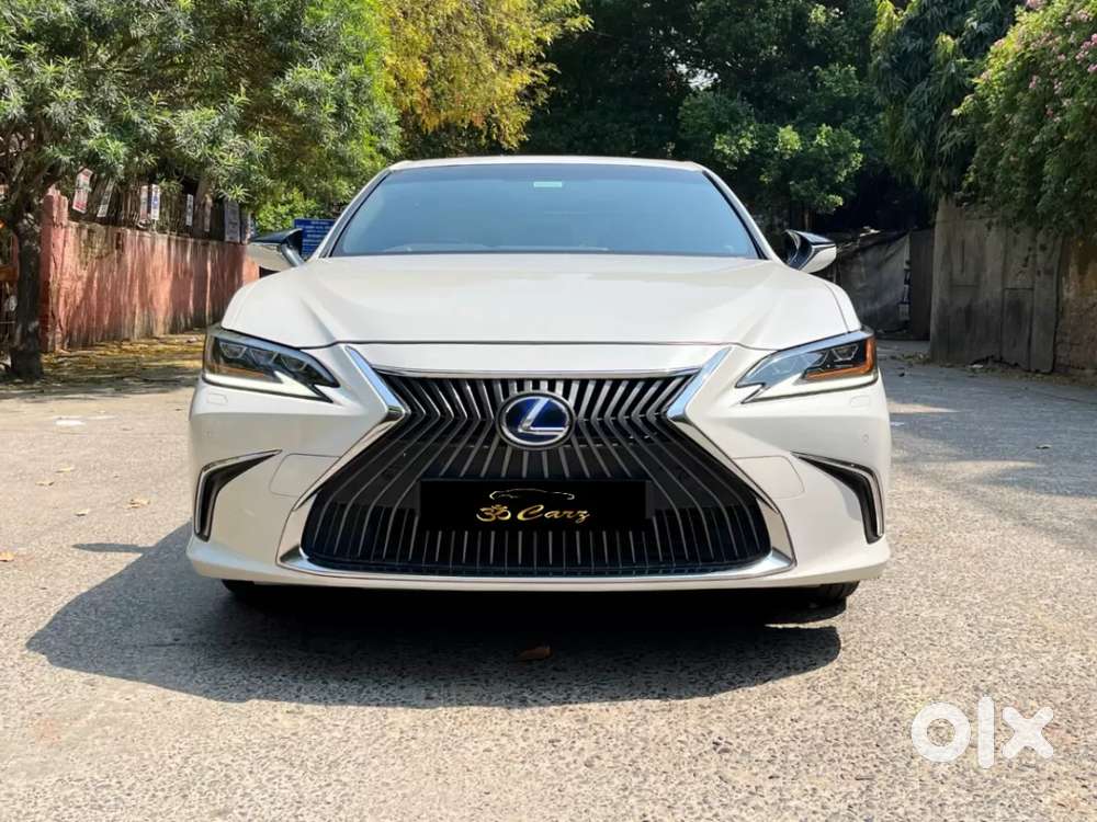 2020 Lexus ES, 2020, Petrol — ₹34.5L on OLX