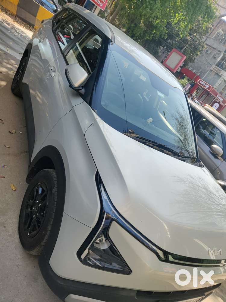 2025 Kia Carens, 2025, Petrol — ₹11.8L on OLX