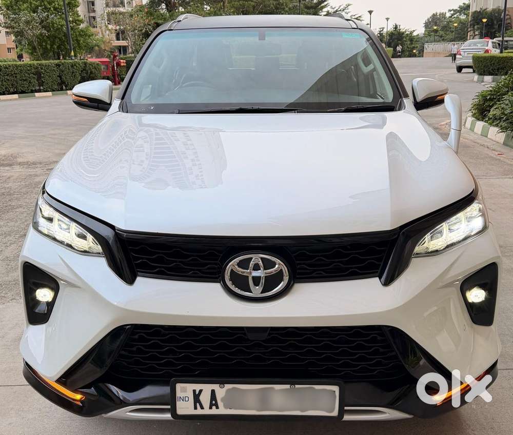 2023 4X2 AT 2.8 Legender — ₹48.4L on OLX