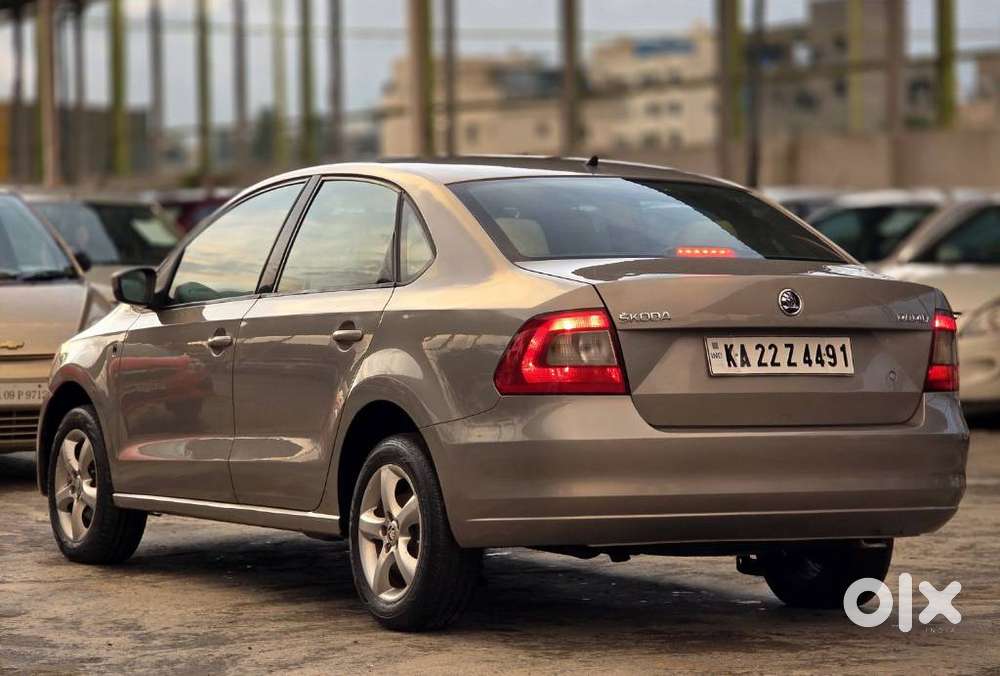 2014 [2011-2016] 1.6 TDI Elegance Plus — ₹3.60L on OLX