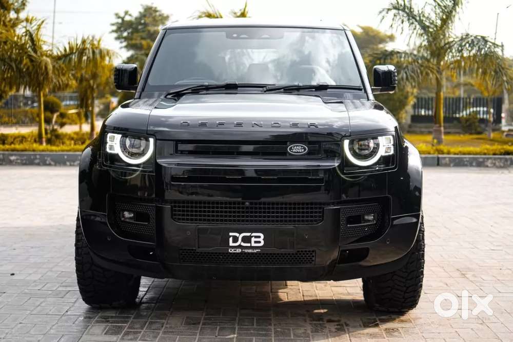 2025 Land Rover Defender, 2025, Petrol — ₹1.1 Cr on OLX