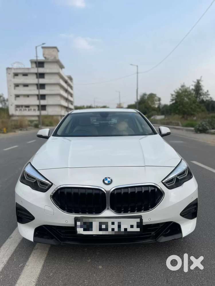 2022 220i M Sport — ₹28.9L on OLX