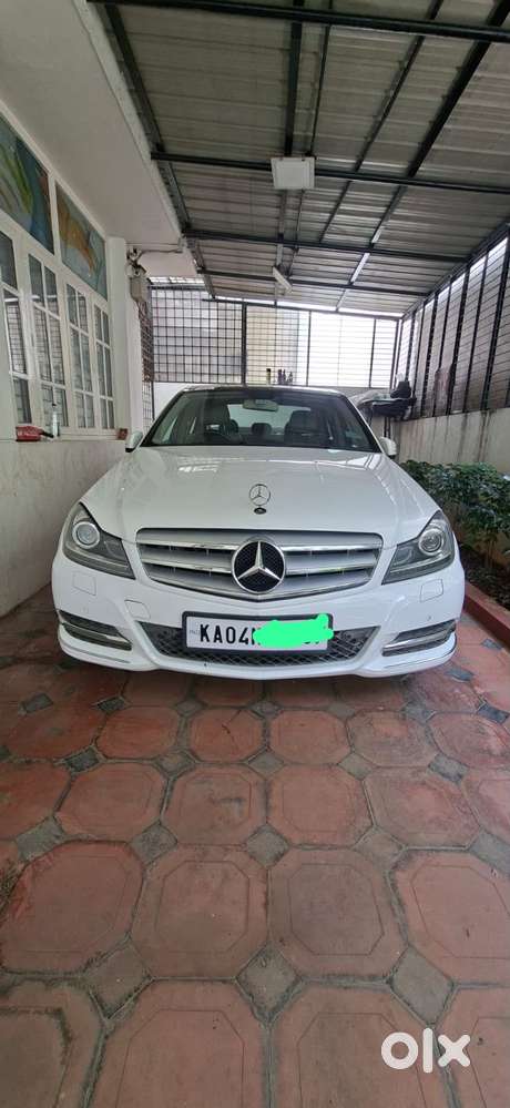 2014 [2014-2018] 2.1 220 CDI Avantgarde  — ₹13.3L on OLX