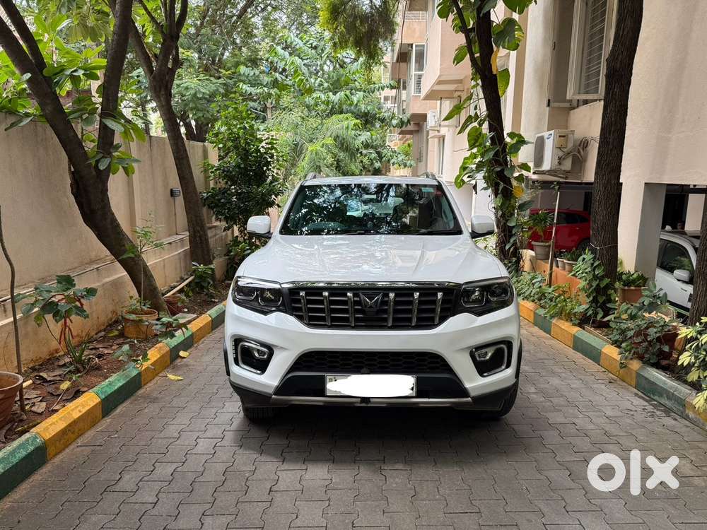 2024 Z8 L Petrol AT 7 STR — ₹19.2L on OLX