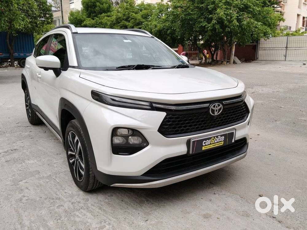 2025 V 1.0 Petrol MT — ₹11.3L on OLX