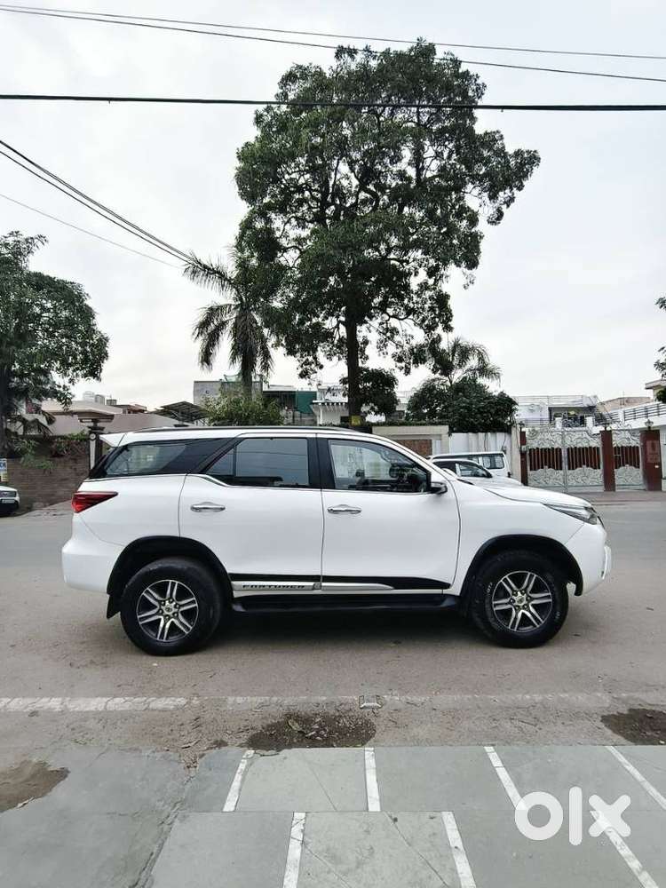 2017 [2016-2021] 2.8 2WD Diesel MT — ₹17.5L on OLX