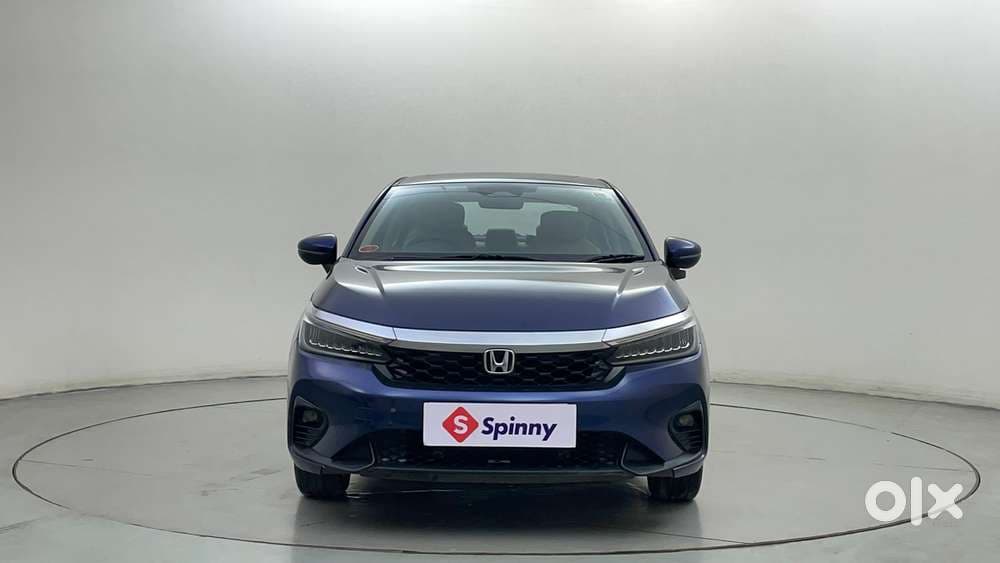 2025 ZX Petrol CVT — ₹15.3L on OLX