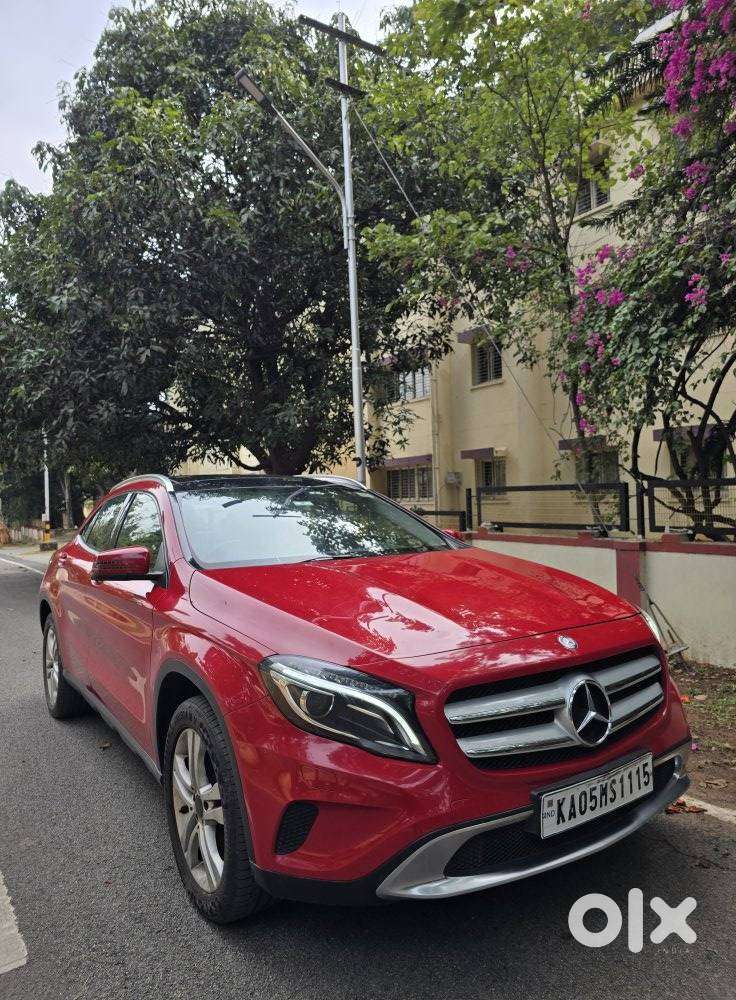 2015 GLA 200 D — ₹15.7L on OLX