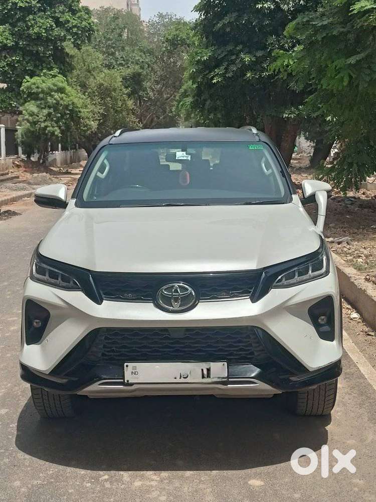 2023 4X2 AT 2.8 Legender — ₹40.5L on OLX