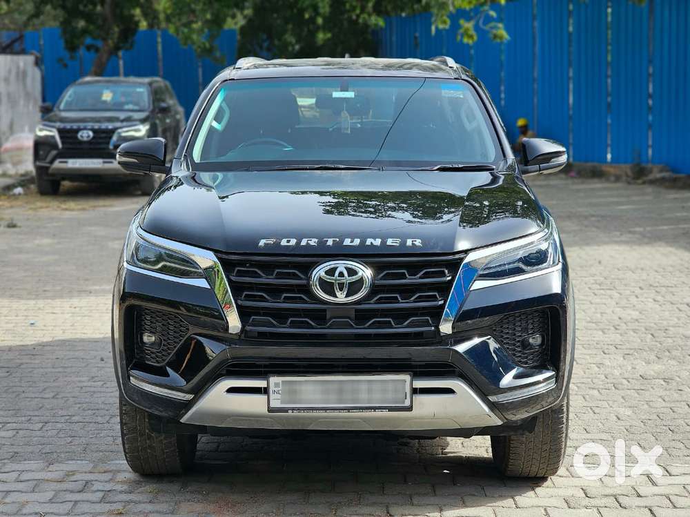 2023 4X2 AT 2.7 Petrol — ₹32.8L on OLX