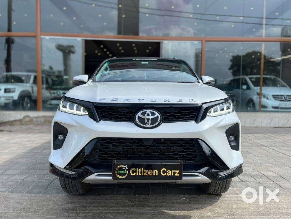2023 4X2 AT 2.8 Legender — ₹48.5L on OLX