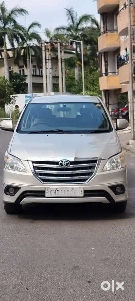 2012 2012-2013 2.5 VX (Diesel) 8 Seater BS IV — ₹6.45L on OLX