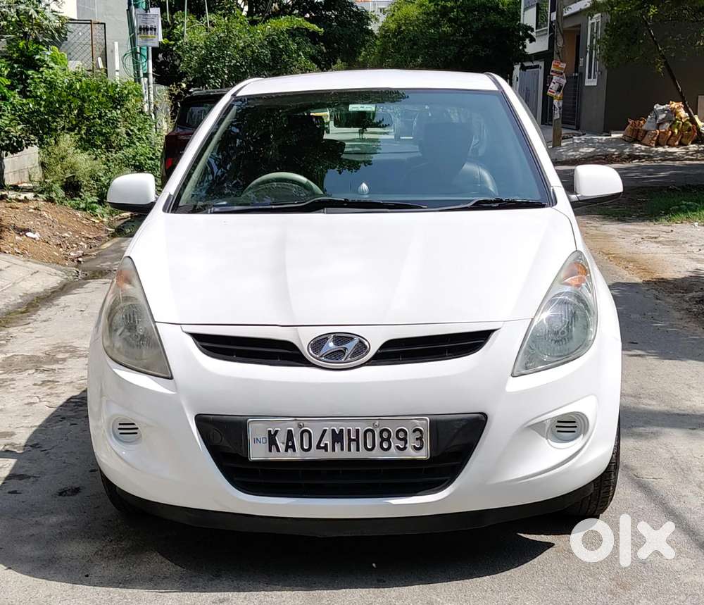 2010 [2008-2012] 1.2 Magna — ₹2.45L on OLX