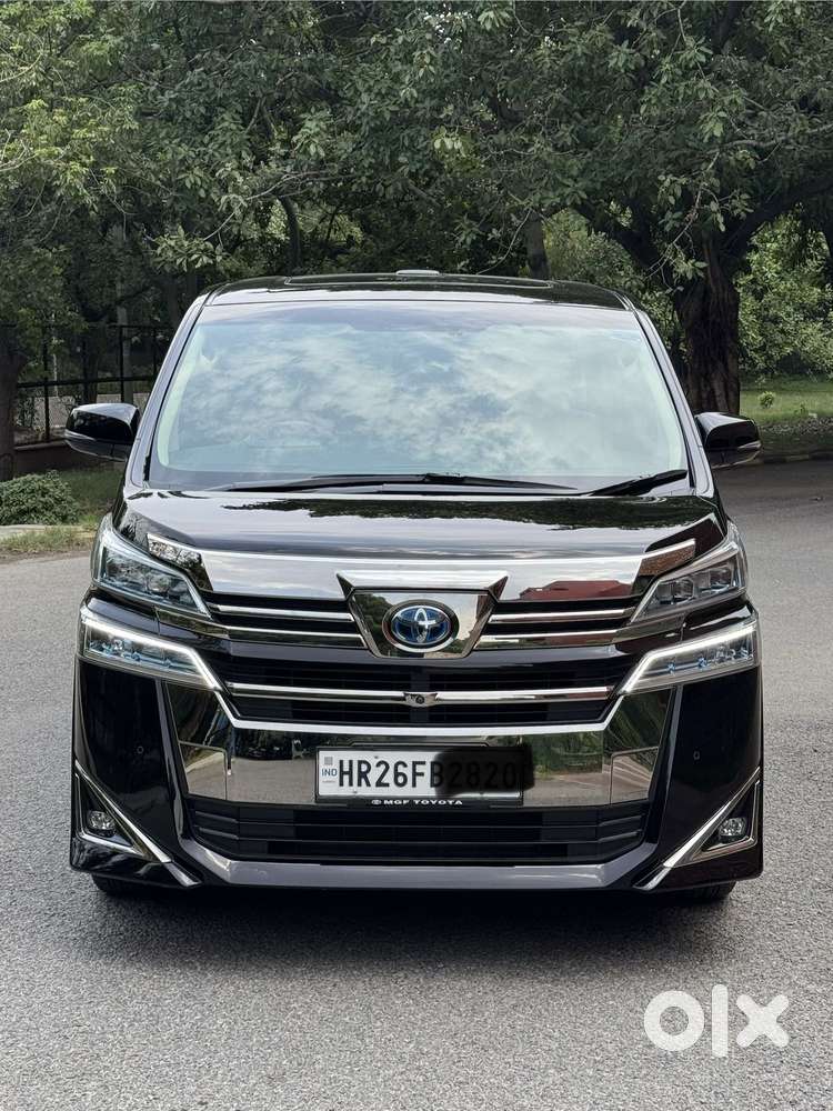 2023 2.5 Executive Lounge — ₹81.8L on OLX
