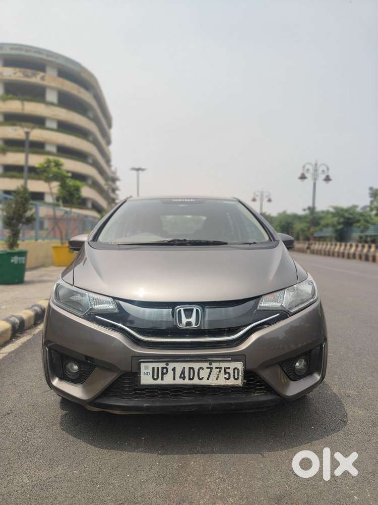 2017 V MT Privilege — ₹2.45L on OLX