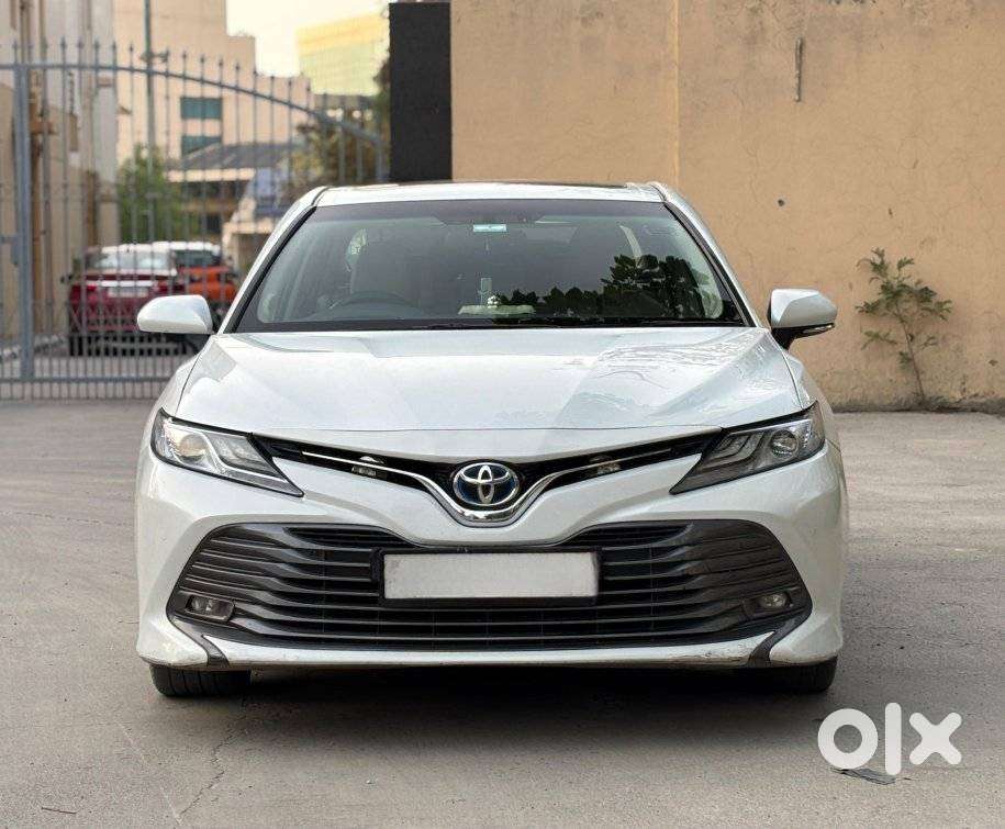 2020 Hybrid — ₹22.5L on OLX
