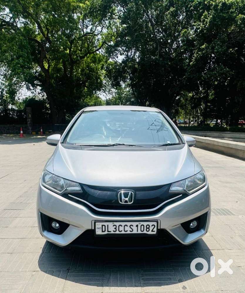 2020 V Automatic — ₹5.95L on OLX