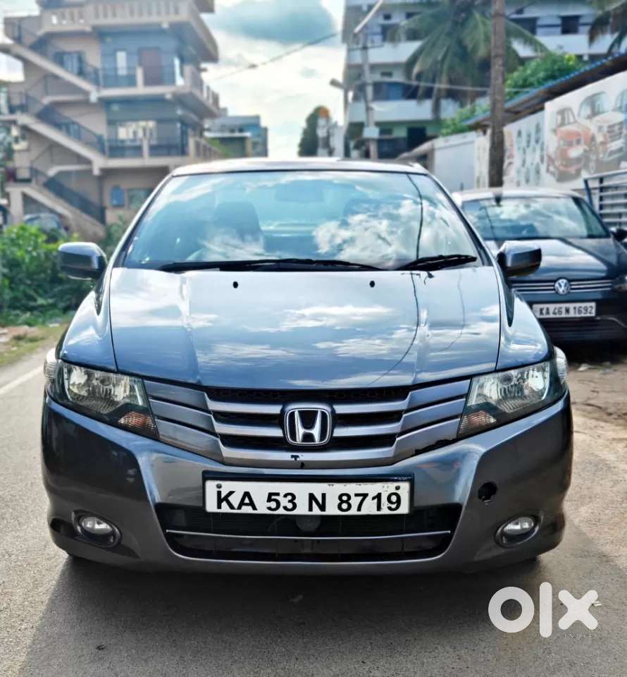 2009 V AT — ₹2.85L on OLX