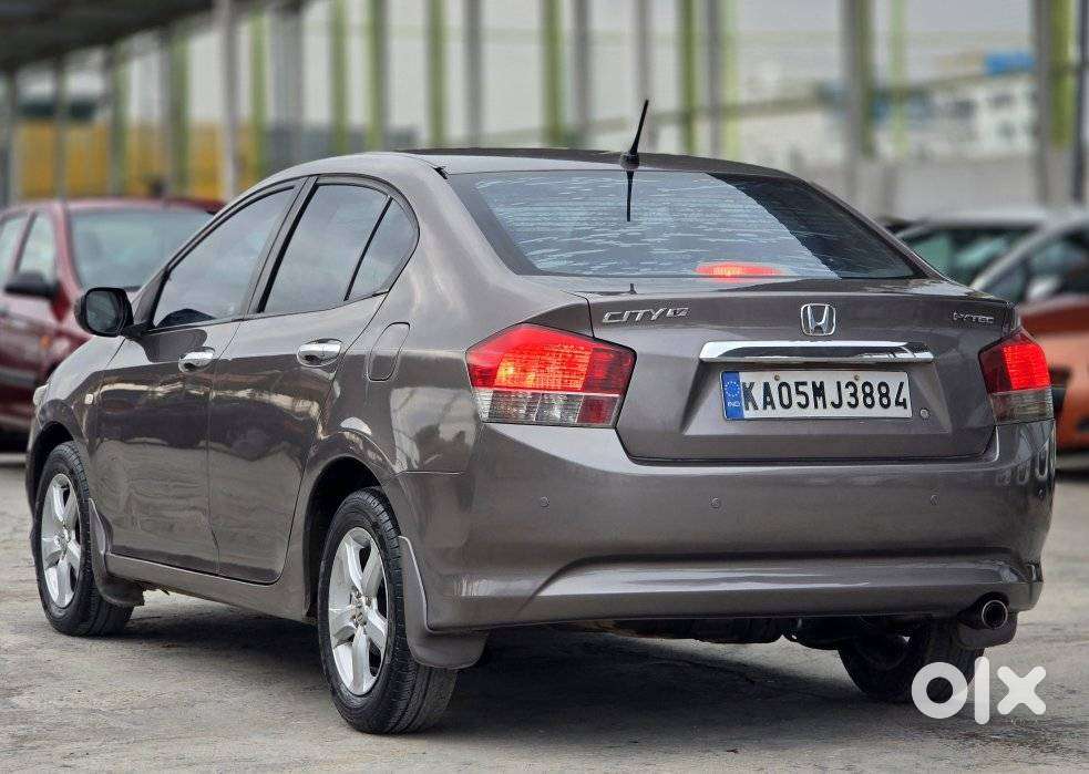 2010 V AT Exclusive — ₹2.80L on OLX