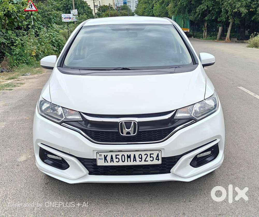 2021 V Automatic — ₹7.75L on OLX