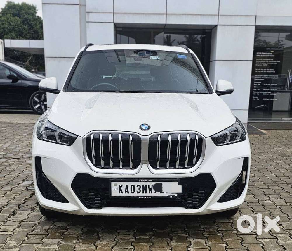 2025 sDrive18i M Sport — ₹49.5L on OLX