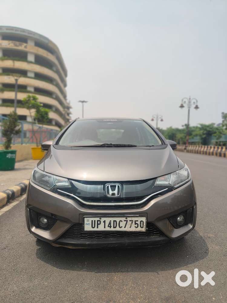 2017 V MT Privilege — ₹2.45L on OLX