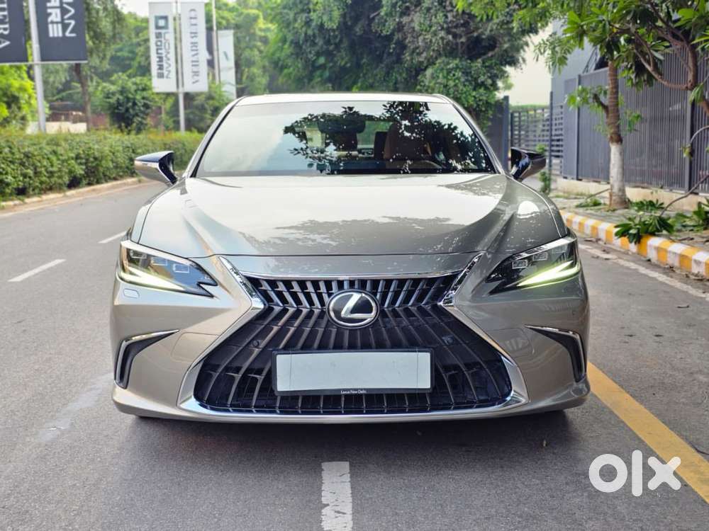 2025 300h Luxury — ₹56.9L on OLX