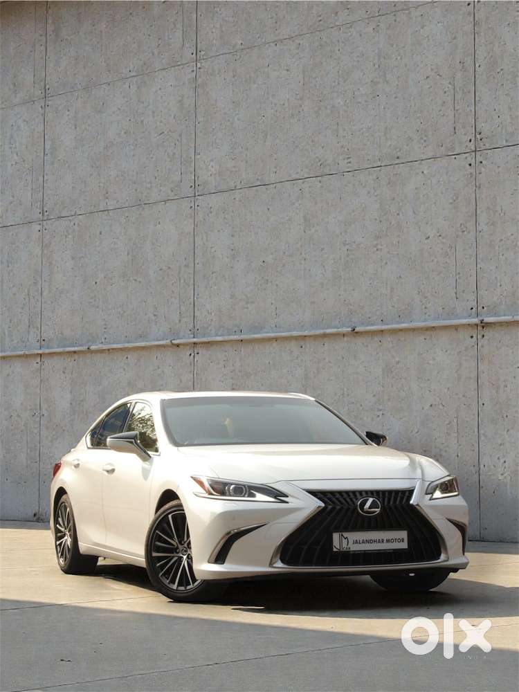 2026 300h Exquisite — ₹60.0L on OLX
