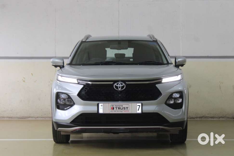 2024 V 1.0 Petrol MT — ₹9.75L on OLX