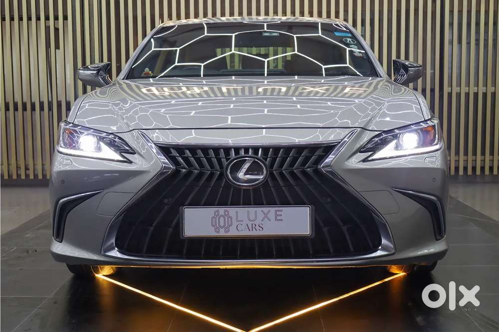 2023 Lexus ES, 2023, Petrol — ₹47.5L on OLX