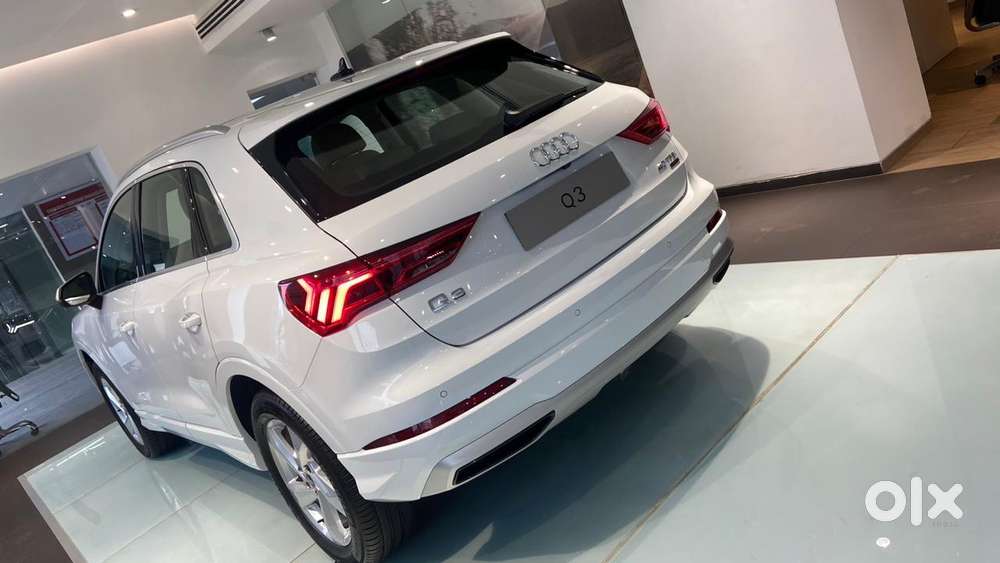2025 2.0 TFSI Quattro Premium Plus — ₹36.0L on OLX