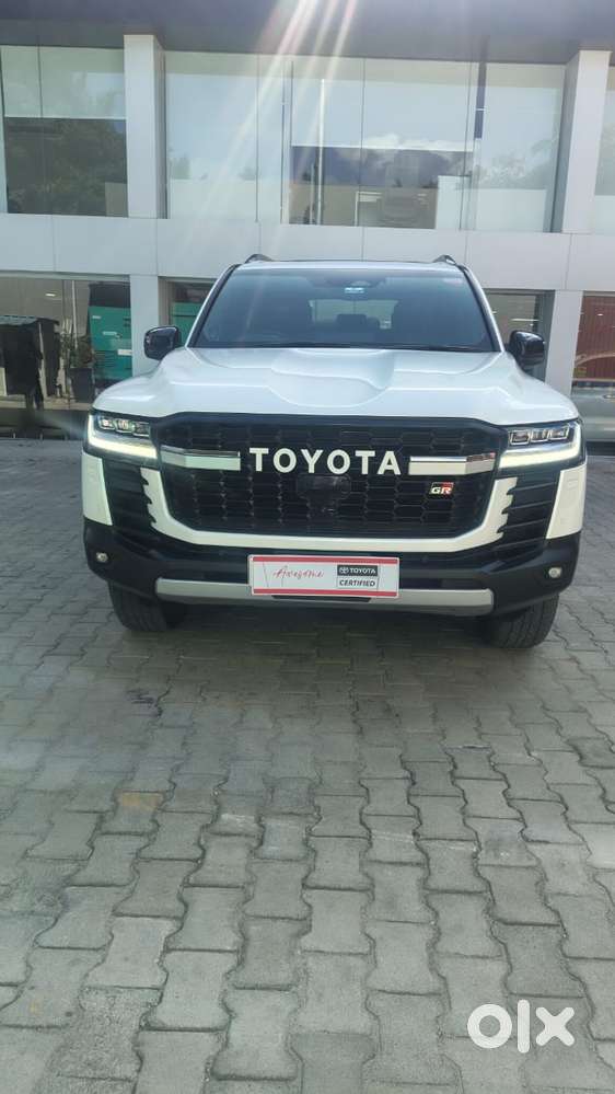 2025 3.3 ZX Diesel — ₹2.3 Cr on OLX
