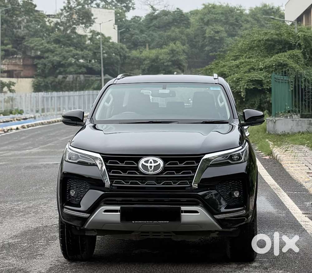 2024 4X2 AT 2.7 Petrol — ₹31.8L on OLX