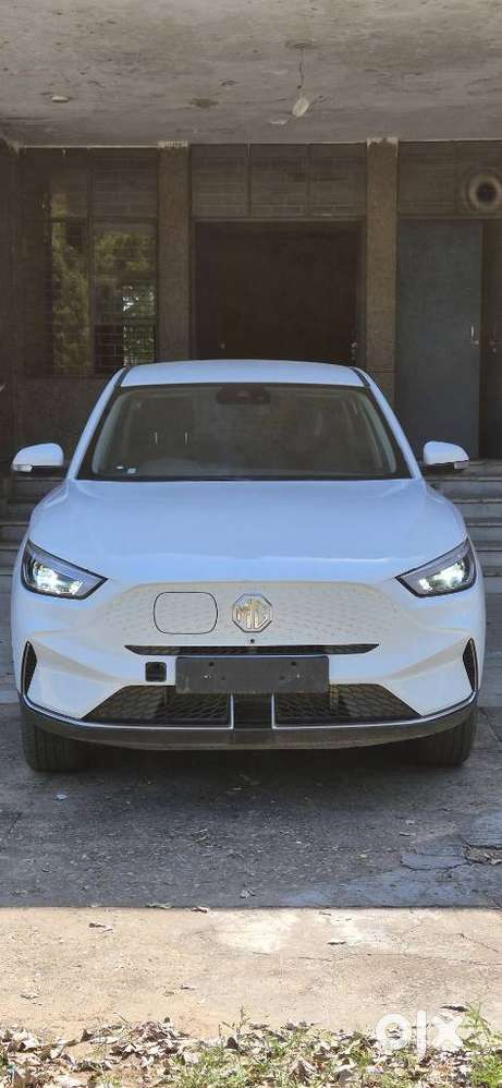 2025 mg-zs-ev-1-exclusive — ₹14.5L on OLX