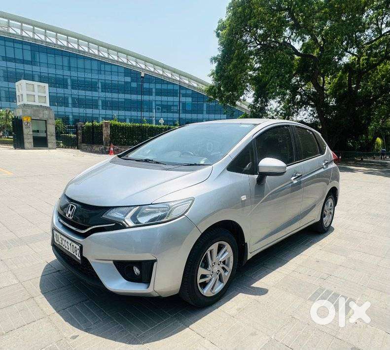2020 V Automatic — ₹6.15L on OLX