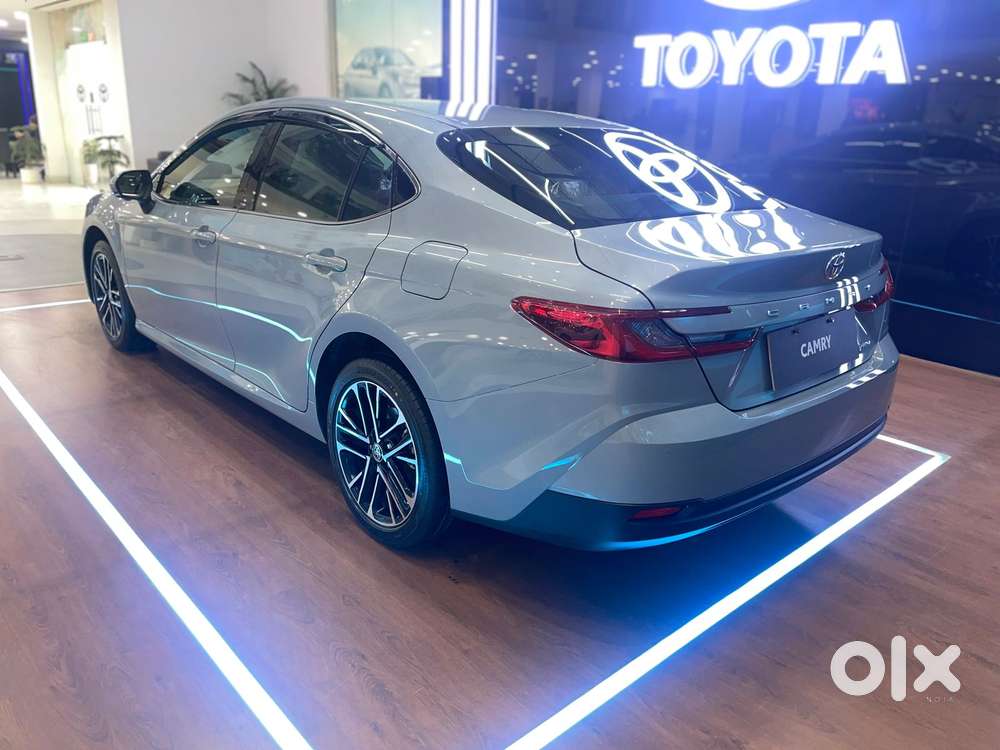 2026 2.5 Hybrid — ₹42.5L on OLX
