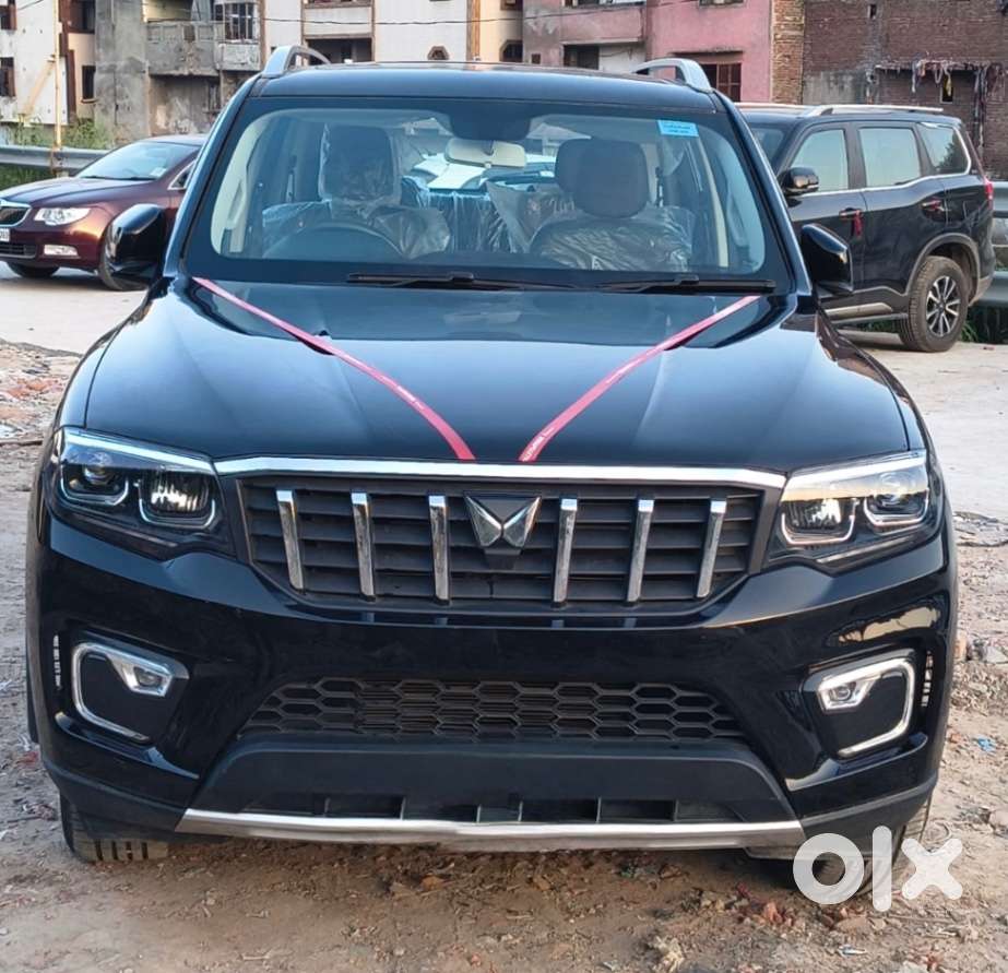 2026 Z8 Petrol AT 7 STR — ₹20.4L on OLX