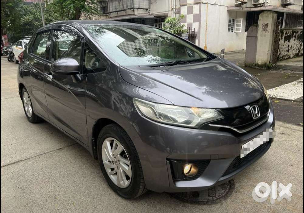 2018 V Automatic — ₹3.85L on OLX