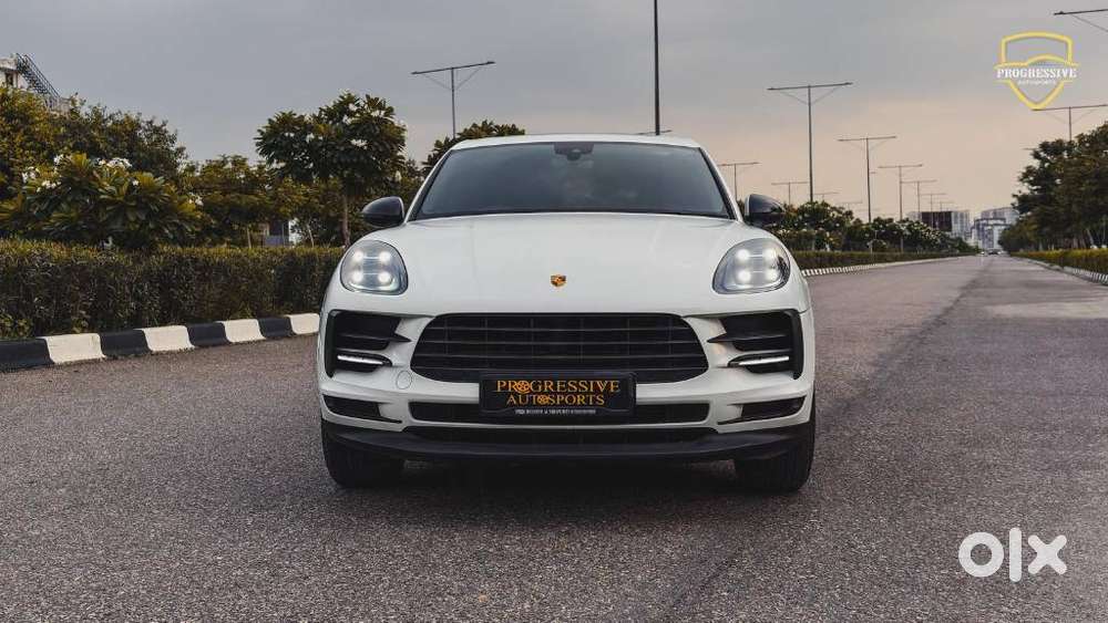2021 2.0 Petrol — ₹51.8L on OLX