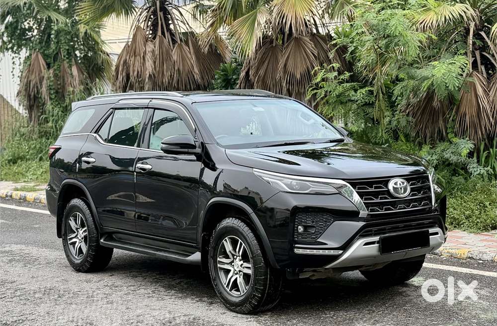 2024 [2021-ongoing] 2.7 2WD Petrol AT  — ₹31.8L on OLX